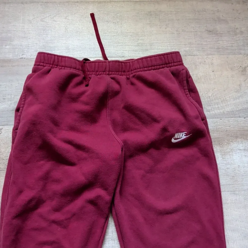 Nike Sportswear Club Fleece Joggers Burgundy Men’s Size L Standard Fit New - Picture 2 of 7